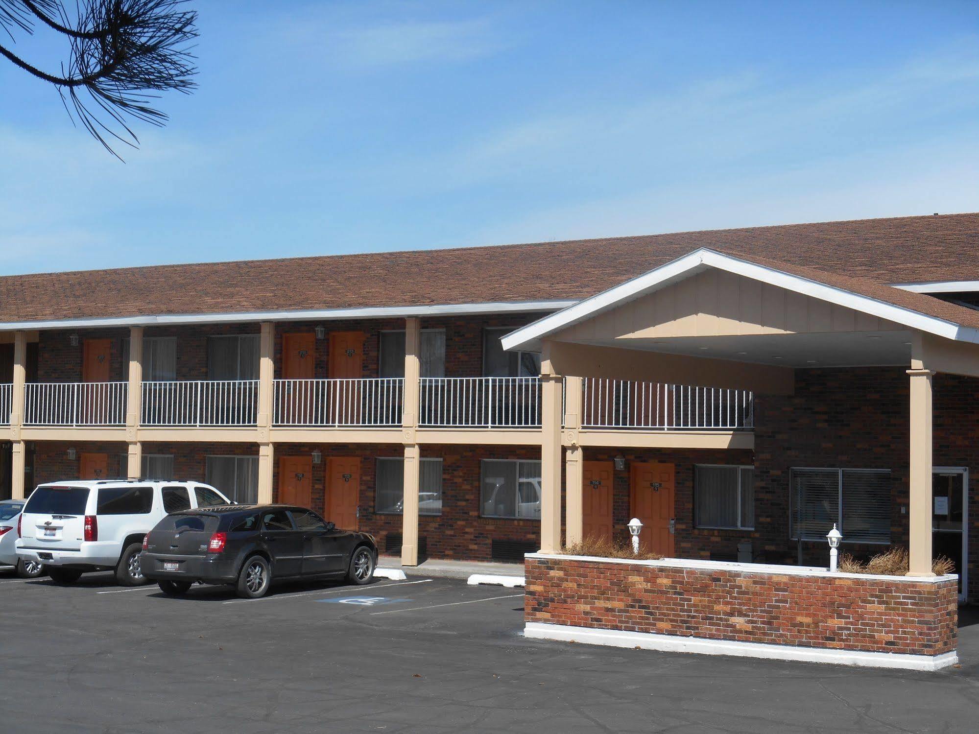 Henry'S Fork Inn Saint Anthony Buitenkant foto